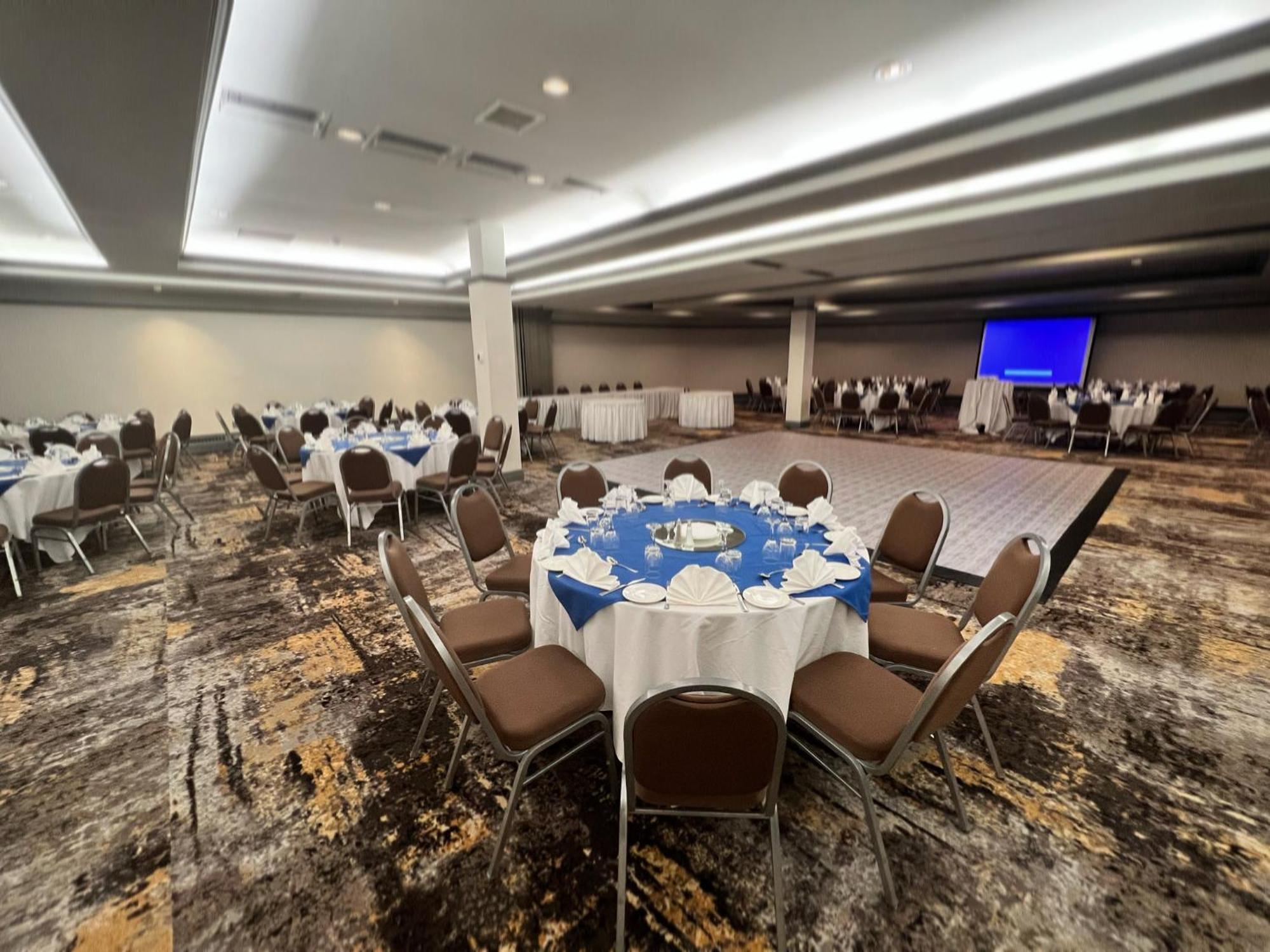 Holiday Inn Toronto Airport East By Ihg Exterior photo